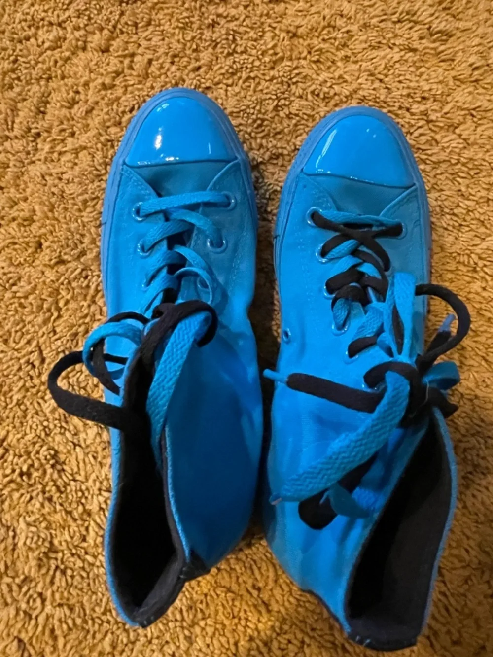 Converse vibrant blue